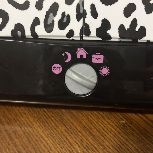 Conair TM7LXUL Black White Leopard Print Lighted Makeup Mirror 4 Settings RARE - Picture 2 of 4